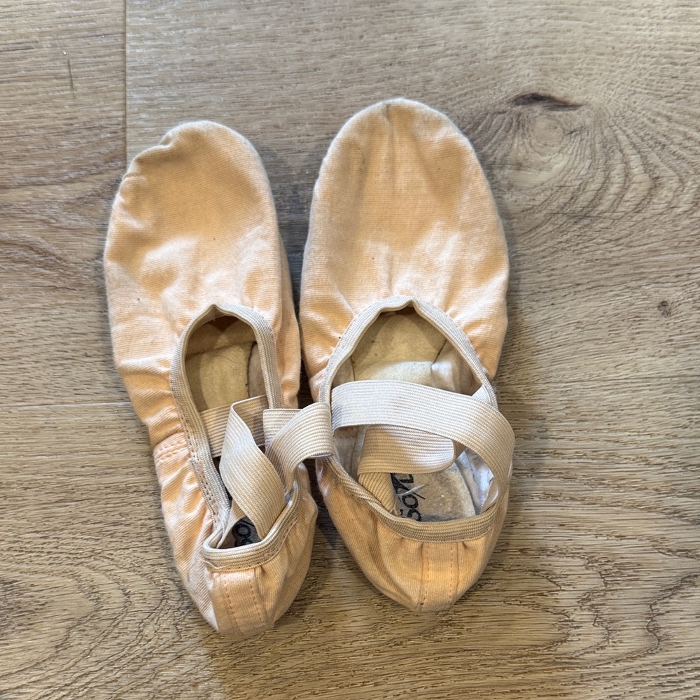 Kids Ballet Slippers in Cream